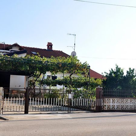 Franko Apartmani Zambratija  Ngoại thất bức ảnh