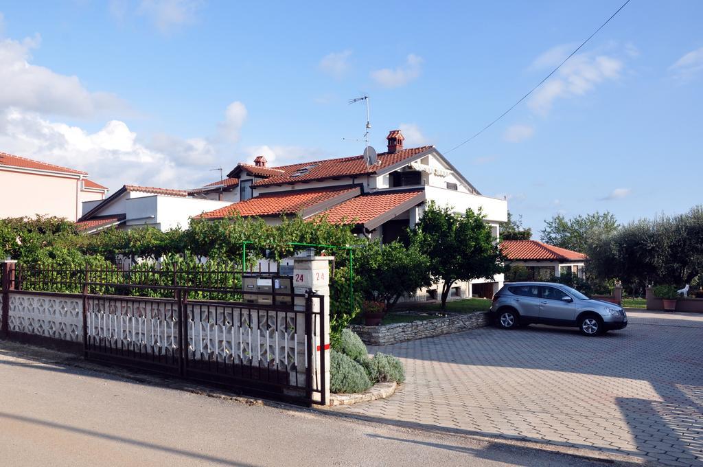 Franko Apartmani Zambratija  Ngoại thất bức ảnh