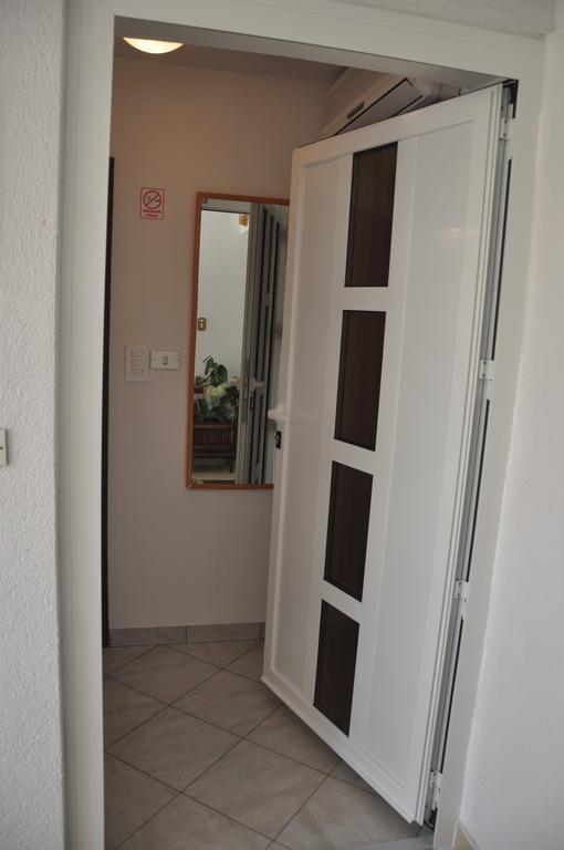 Franko Apartmani Zambratija  Ngoại thất bức ảnh