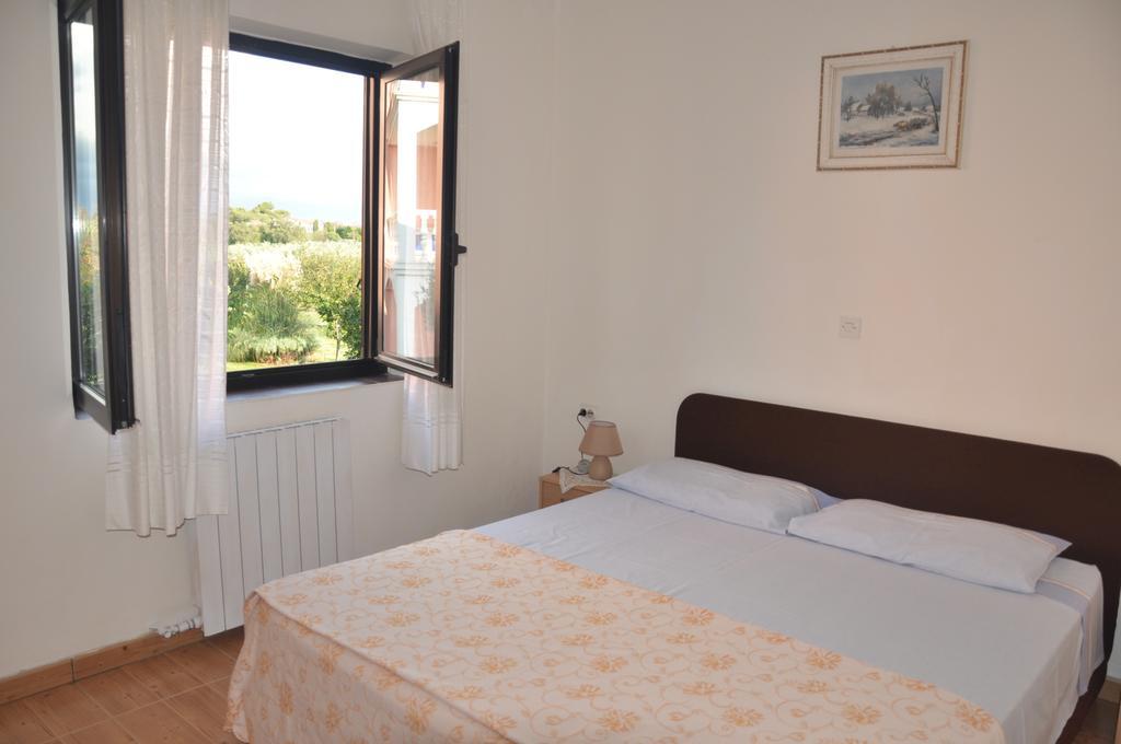 Franko Apartmani Zambratija  Ngoại thất bức ảnh